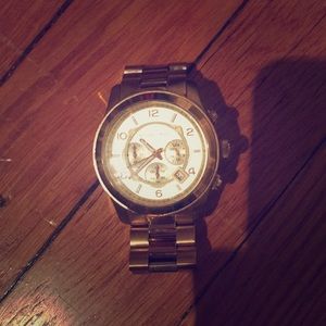 MICHAEL KORS GOLD OVER-SIZED WATCH